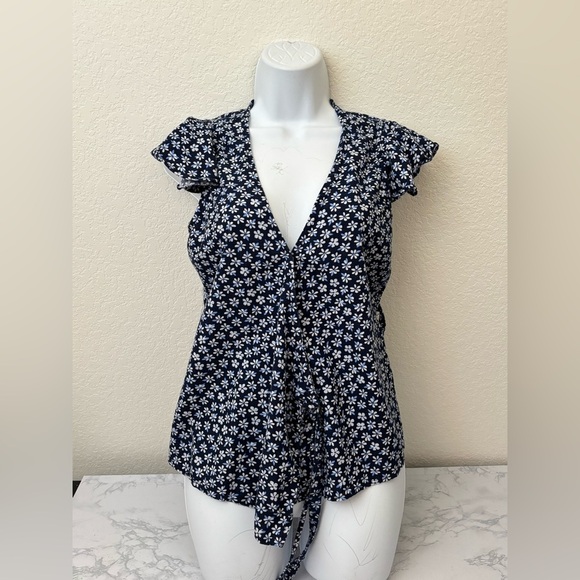 Old Navy Tops - Old Navy Short Sleeve Blouse Top Women’s S Shirt Floral Flower Blue Waist Tie​